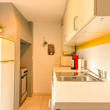 Praça Flores - Charming Typical Apartamento Lisboa